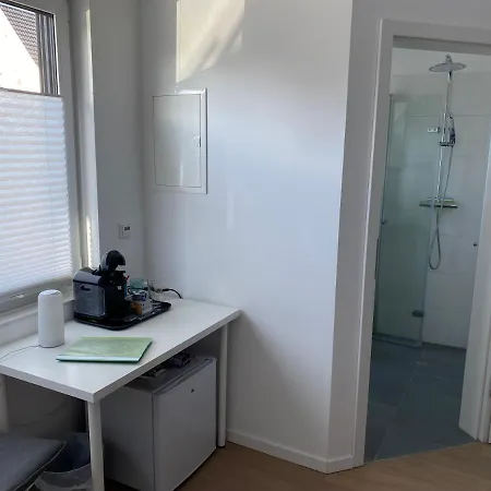 Messezimmer Nahe Der Duesseldorfer Messe Mit Eigenem Eingang Und Gratis Minibar