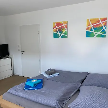 Messezimmer Nahe Der Duesseldorfer Messe Mit Eigenem Eingang Und Gratis Minibar Guest house